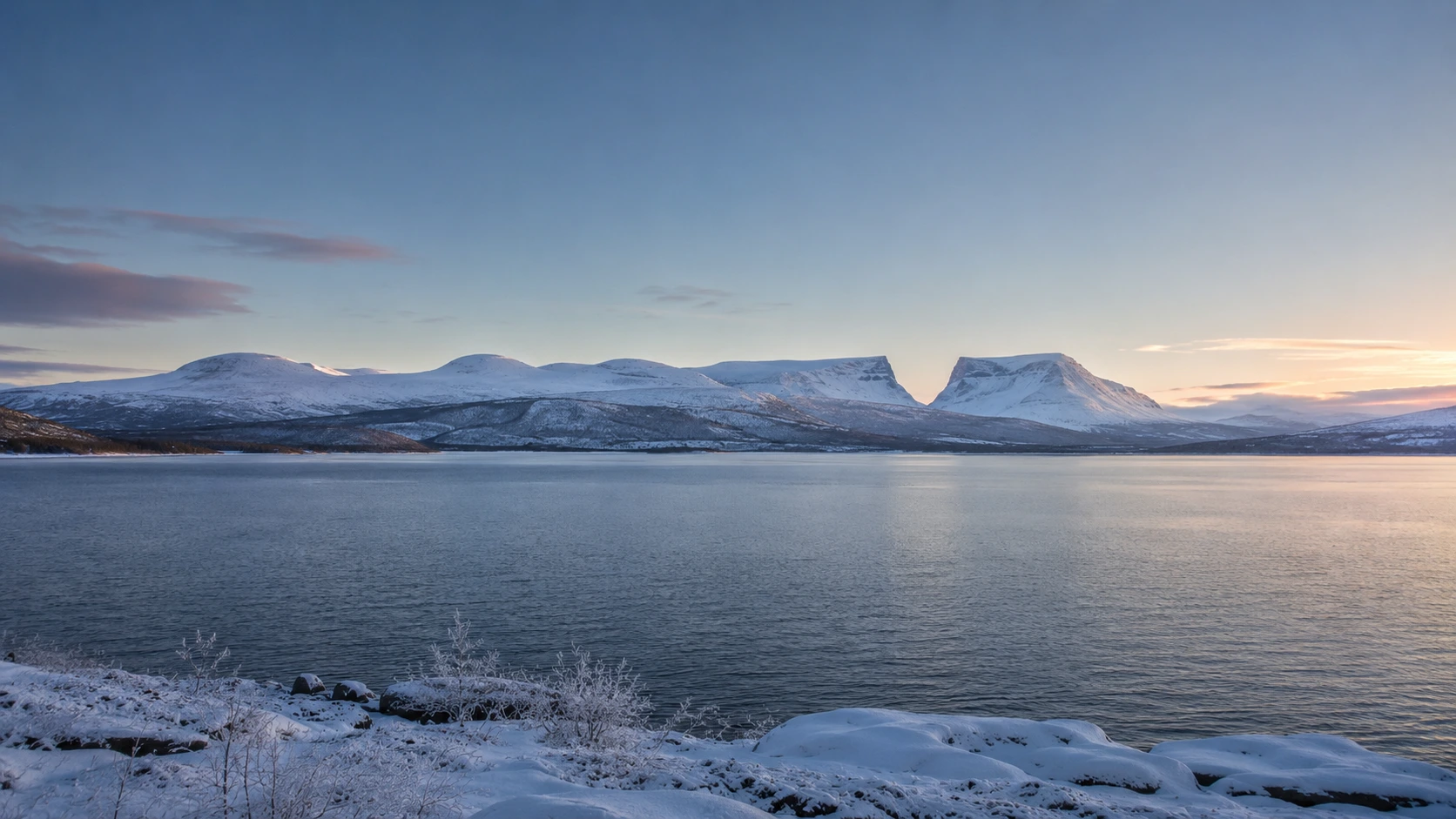 Lake Tornetrask and Lapporten near Abisko on a day trip from Kiruna